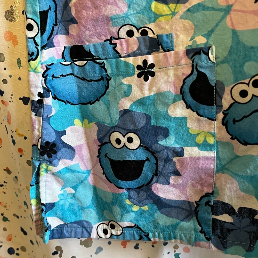 Sesame Street Cookie Monster scrub top, size XL - Picture 2 of 3